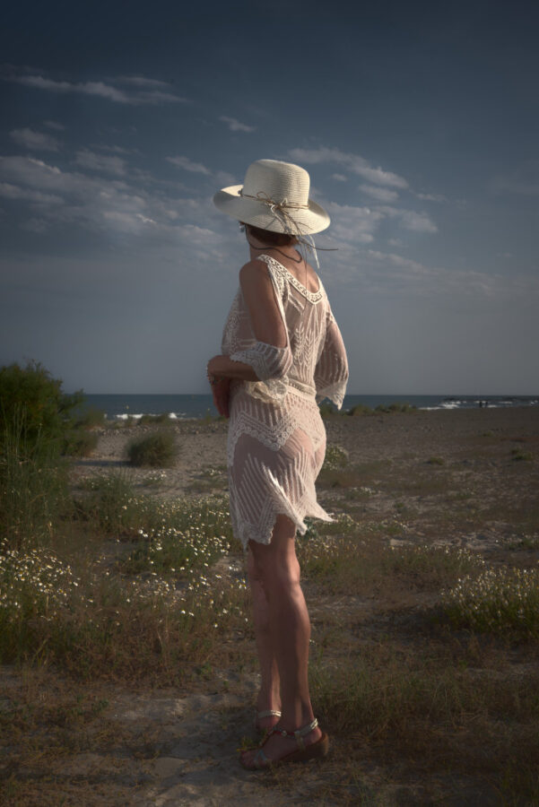 Modèle féminin sur la plage